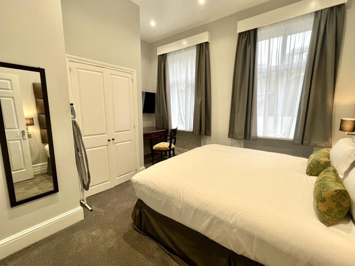 The Leonard Apartament *