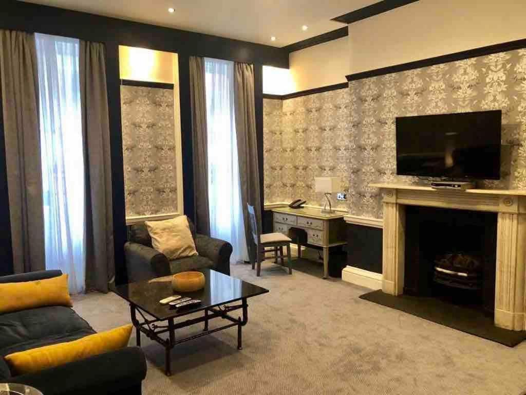 The Leonard Apartament *