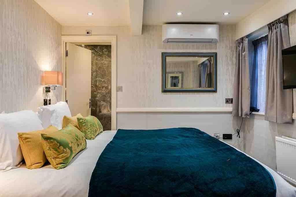 The Leonard * Londra
