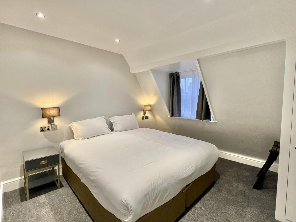 The Leonard * Londra