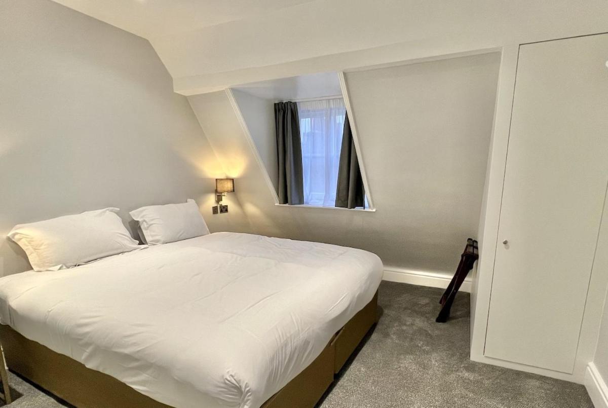 The Leonard Apartament