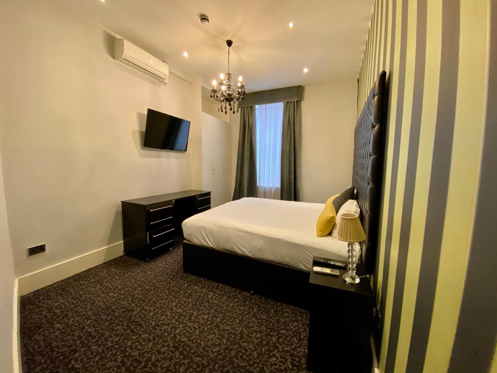 The Leonard Apartament *