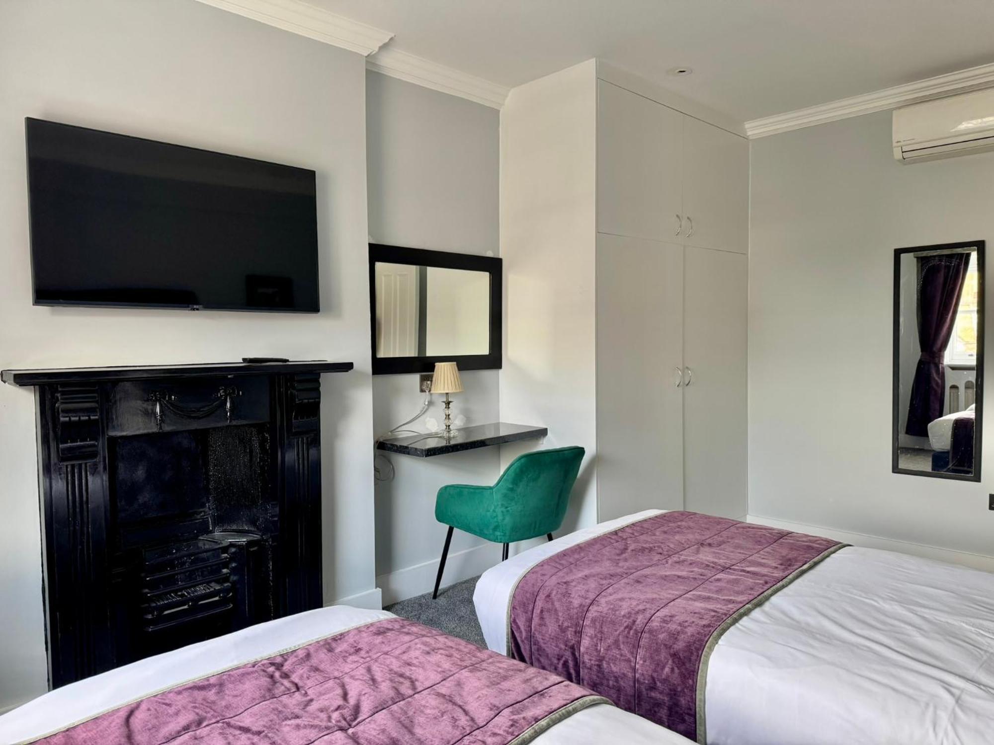 The Leonard Apartament *