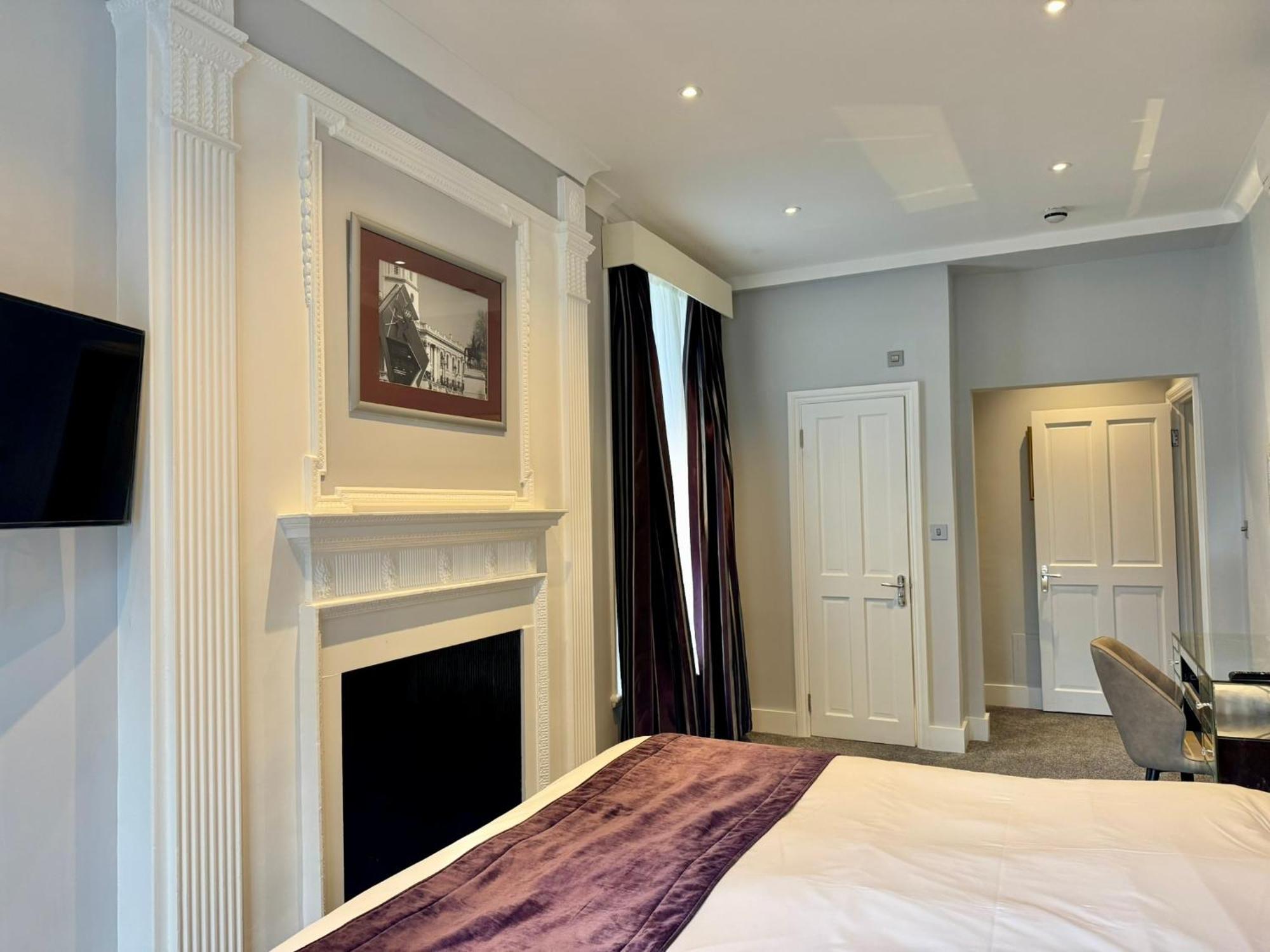 The Leonard Apartament *